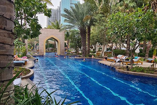 Pool im Conrad Dubai