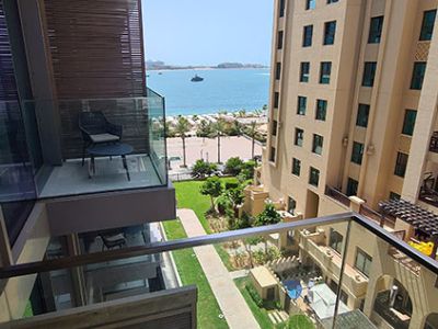 Blick vom Balkon im Radisson Beach Resort Palm Jumeirah in Dubai
