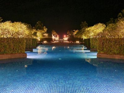 Pool bei Nacht