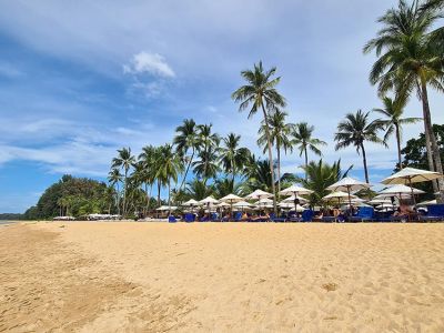 Strand vor dem JW Marriott Khao Lak