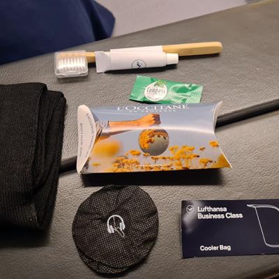 Inhalt des Amenity Kits Lufthansa A380 Business Class