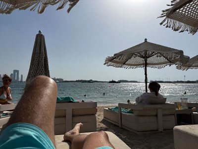 Strandliegen im Radisson Beach Resort Palm Jumeirah in Dubai