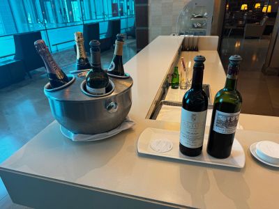 Emirates First Class Lounge in Dubai - Wein & Champagner