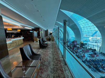Gate in der Emirates First Class Lounge Dubai