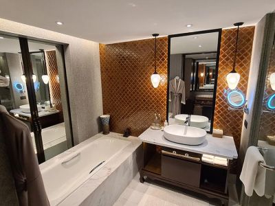 Badezimmer im JW Marriott Khao Lak