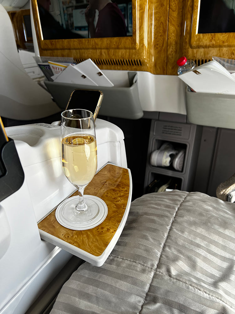 Emirates Business Class Boeing 777 - Ablage