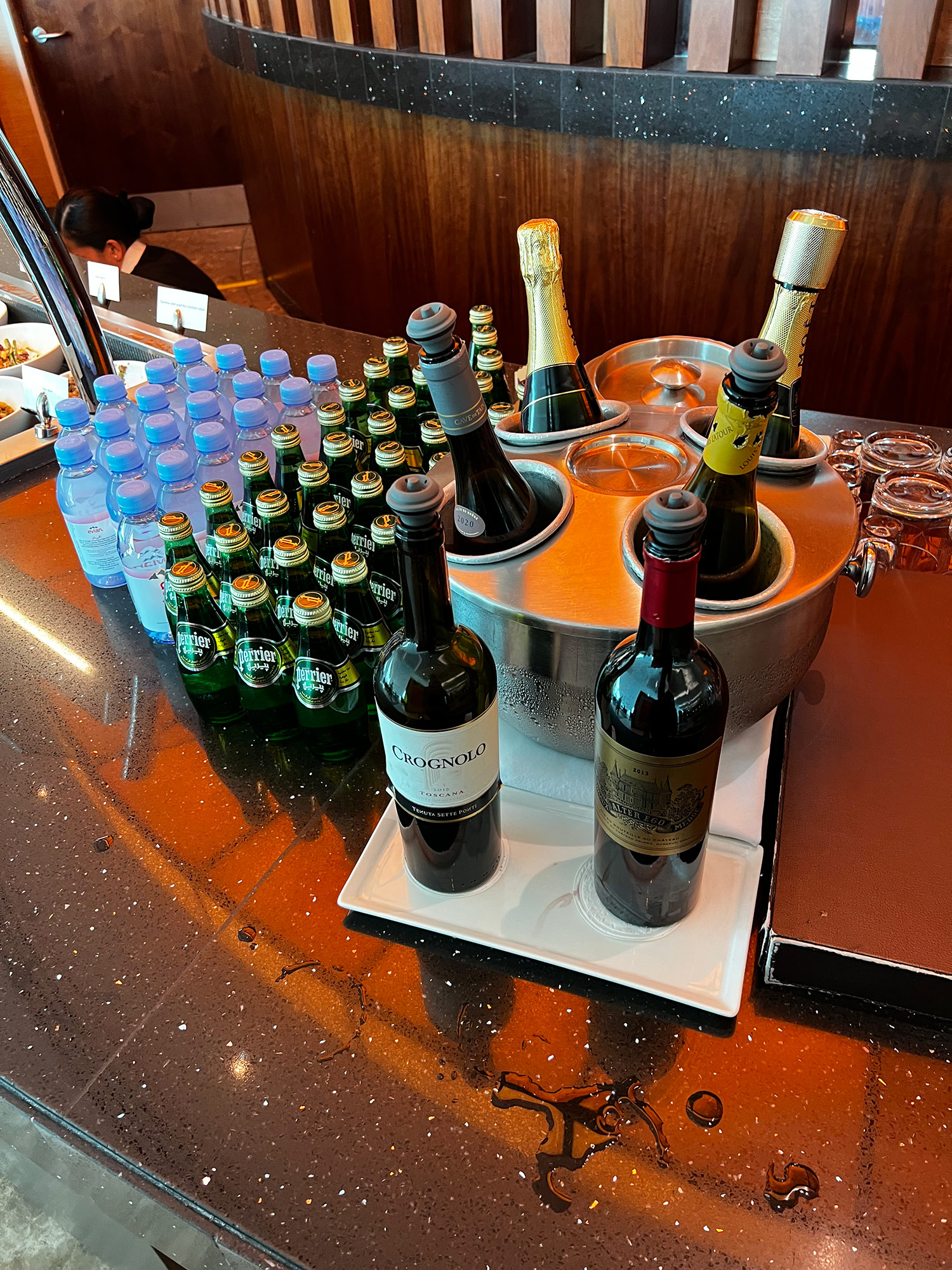 Emirates Business Lounge Dubai - Champagner