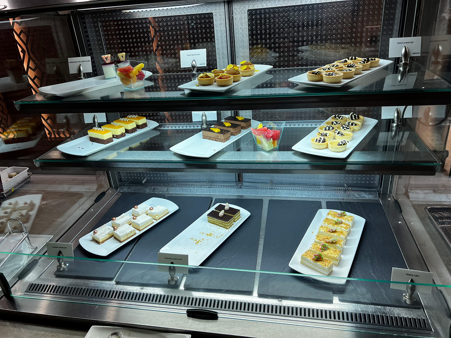 Emirates Business Lounge Dubai - Desserts